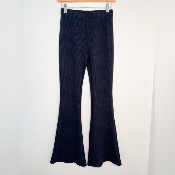 NEW AMERICAN EAGLE | AE Super High Waisted Sweater Knit Flare Pants - Picture 1 of 6